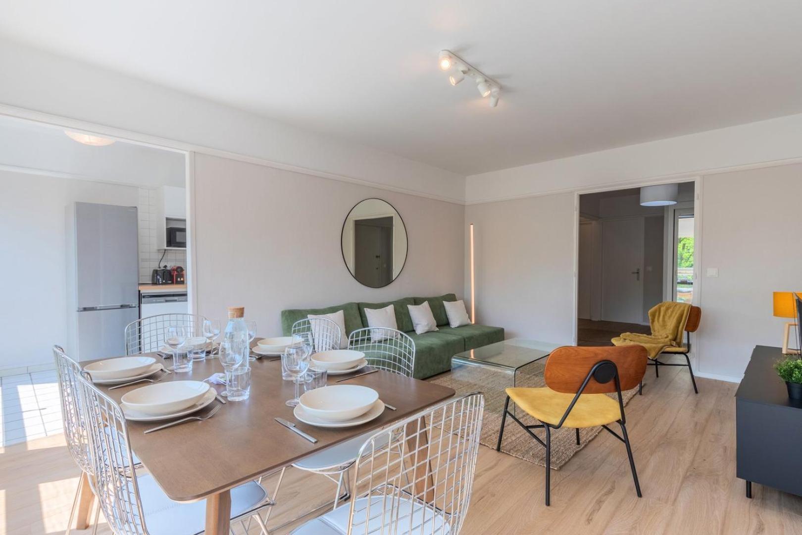 Spacious 3 Bedroom Apartment & Private Parking! Lambersart 외부 사진