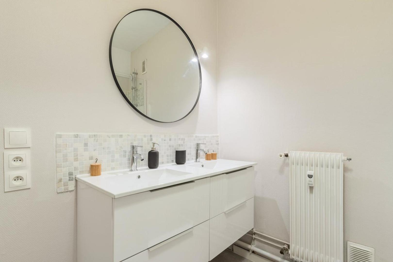 Spacious 3 Bedroom Apartment & Private Parking! Lambersart 외부 사진