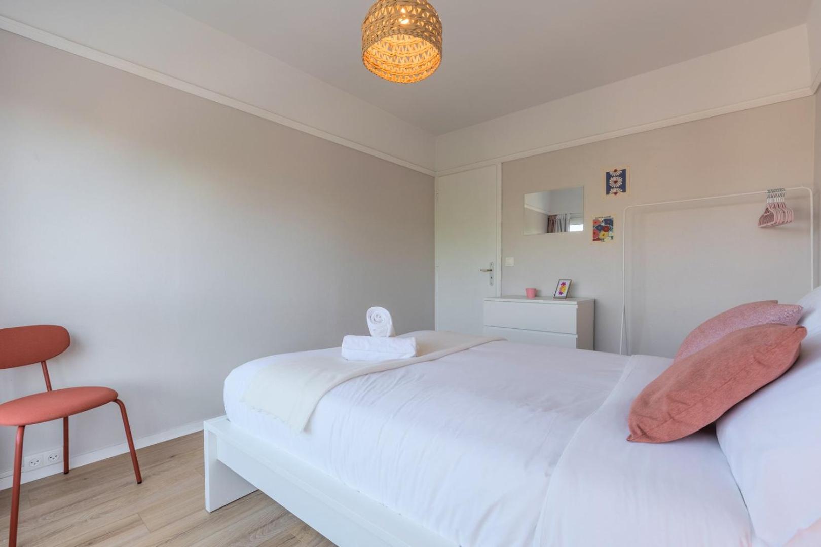 Spacious 3 Bedroom Apartment & Private Parking! Lambersart 외부 사진