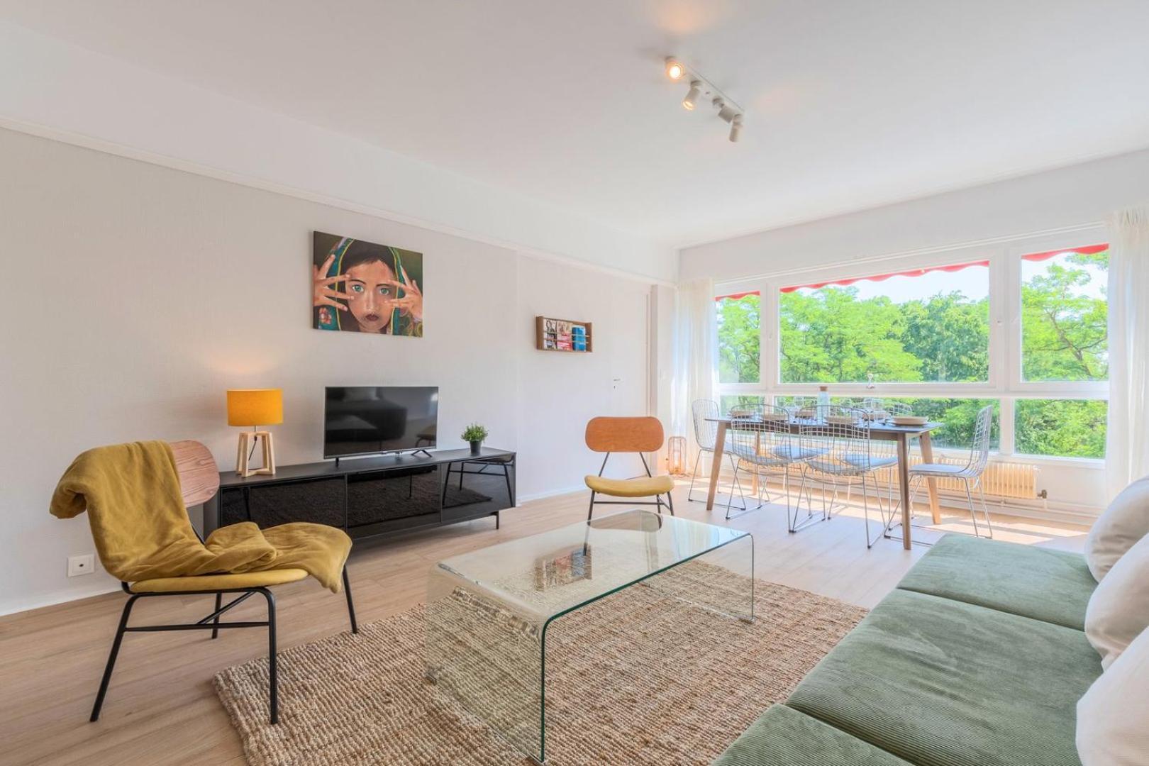 Spacious 3 Bedroom Apartment & Private Parking! Lambersart 외부 사진